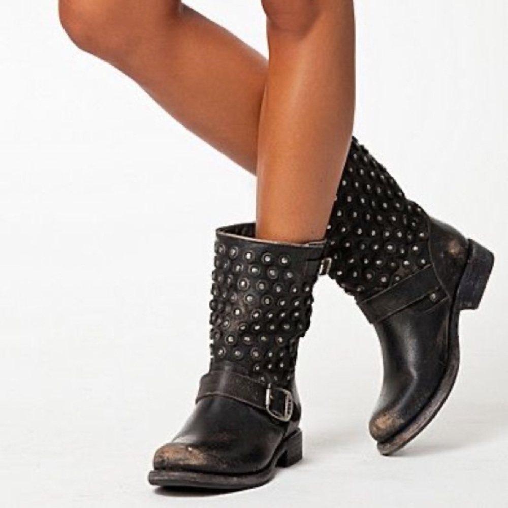 Frye ‘Jenna Disc’ Distressed Short Boots